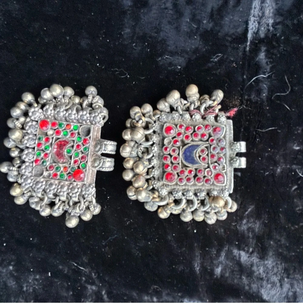 2 SQUARE VINTAGE KUCHI PENDANTS - Picture 1 of 5
